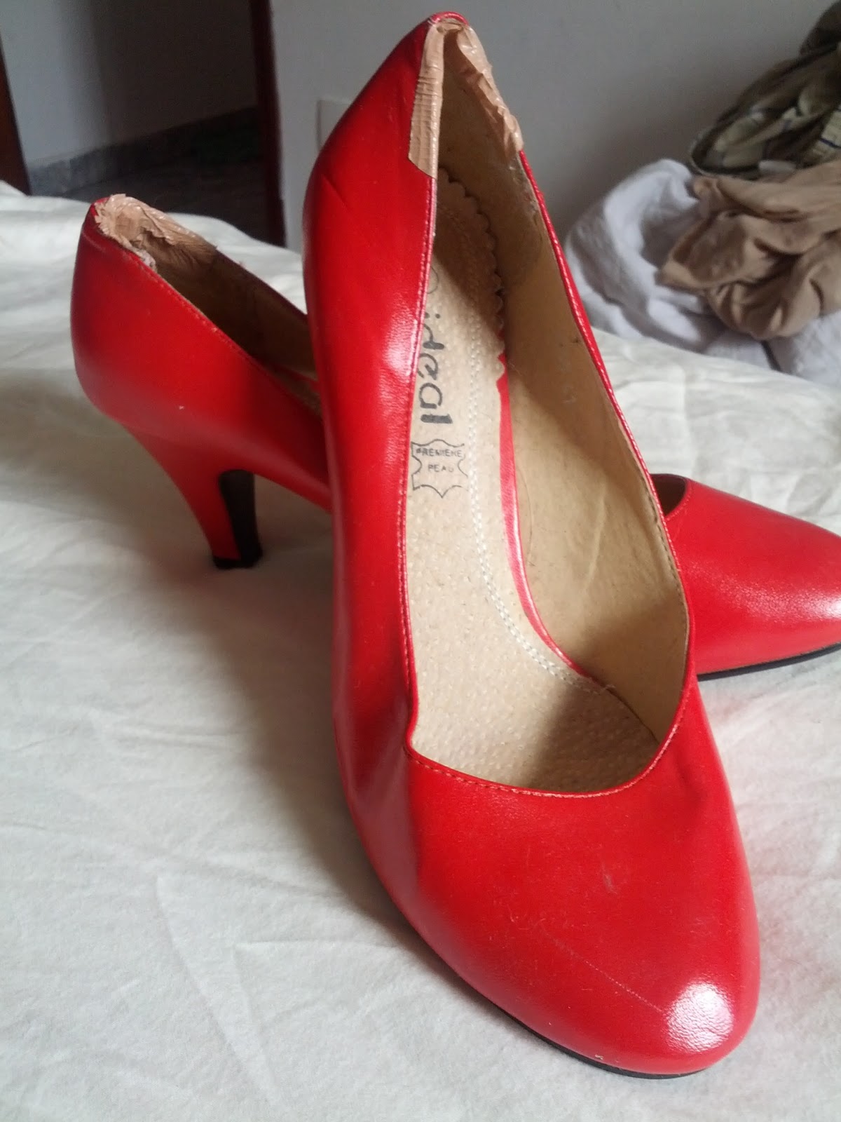 marilia vende tudo Sapatos vermelhos, couro sintético