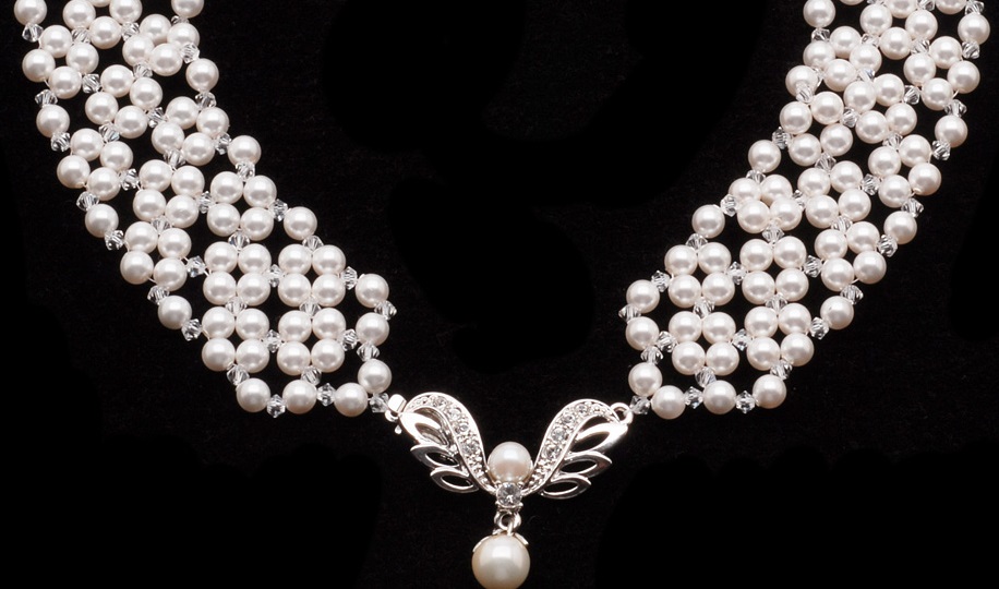 Artesanato Fofo COLAR ENTRELAÇADO DE PEROLAS E CRISTAIS